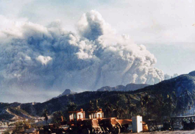 １９９１年今世紀最大と言われるピナトゥボ火山が噴火。２１００万人の被災者を出す